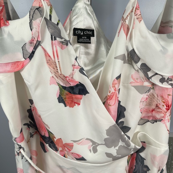 NWT City Chic White Floral Cold Shoulder Maxi Dress in Pink Lily Size 18 - Picture 7 of 10